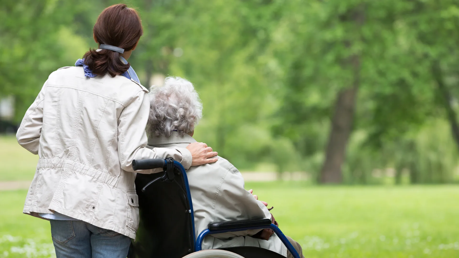 Home Health Care vs Assisted Living